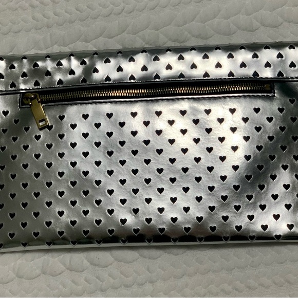 Adorable envelope style clutch handbag from JCrew
Silver metallic color - Picture 2 of 8